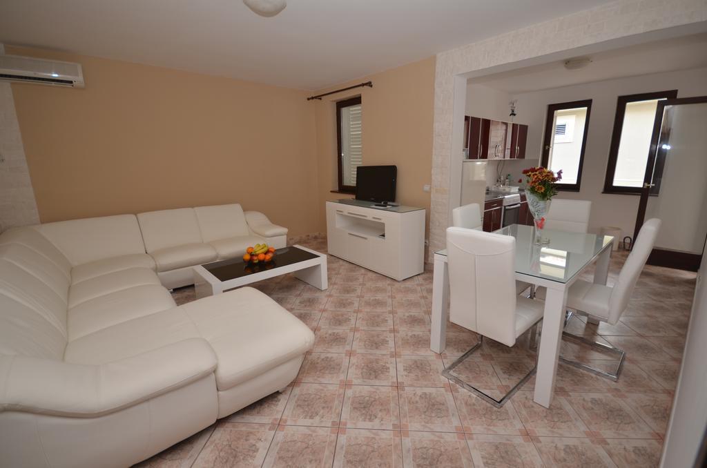 Apartments Minja S Petrovac Luaran gambar