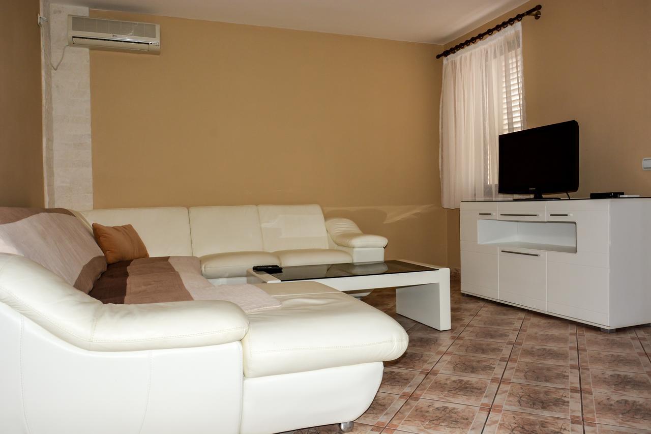 Apartments Minja S Petrovac Luaran gambar