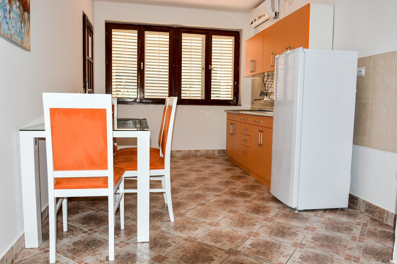 Apartments Minja S Petrovac Luaran gambar