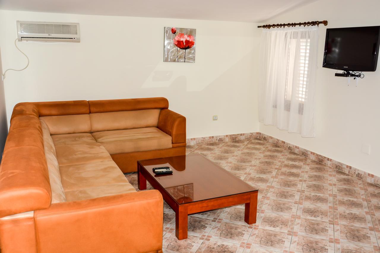 Apartments Minja S Petrovac Luaran gambar