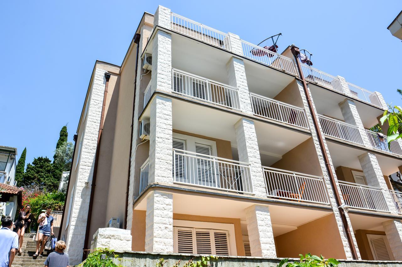 Apartments Minja S Petrovac Luaran gambar